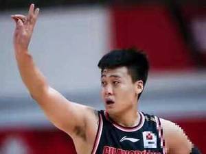 不当谐星可惜了！赵睿给粉丝签名问小孩哪个单位的
