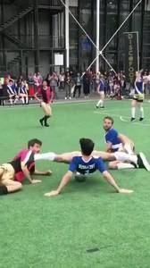 好骚啊!当足球比赛和舞蹈结合在一起