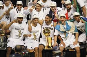 NBA官网评2010年代重大时刻——詹姆斯与勇士交相辉映
