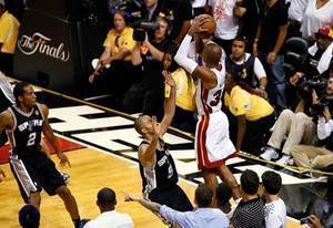 NBA官网评2010年代重大时刻——詹姆斯与勇士交相辉映