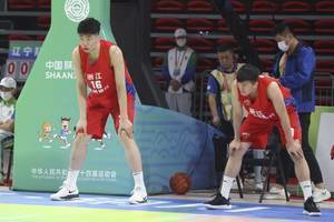 奇兵!18岁余嘉豪上场7分钟5中4高效拿下9分3板