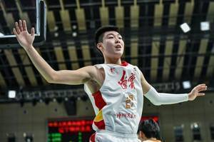 沈阳日报：辽篮小将俞泽辰决赛扮演奇兵 杨鸣夺冠后如释重负