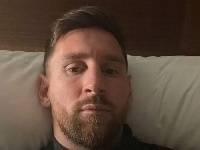 来自梅西的注视?,梅西社媒晒个人自拍照