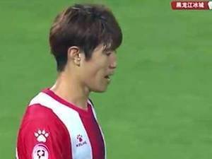 解说都看不下去!李建滨中甲赛场多次暴力犯规