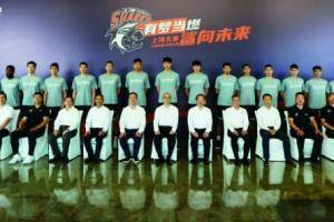 东体:上海男篮一周仅半天休息时间 攻防转换是新季技战术重点