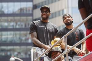 Drake:小卡每次见到我都会说他有多想念猛龙的球迷