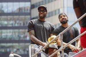 Drake:小卡每次见到我都会说他有多想念猛龙的球迷
