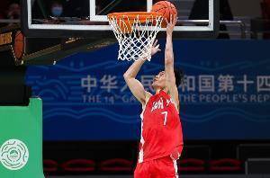 媒体人:汤杰仍是跟随广东进行试训的状态 没有明确是否签约
