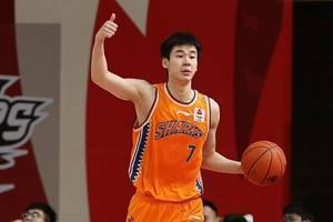 状态火热!郭昊文半场出战11分钟独得20分3篮板1助攻