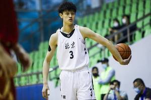 曾凡博：我能适应任何球队 因为我有球和无球都能打
