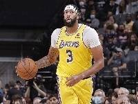 状态火热!戴维斯首节11投6中独得14分3板1帽