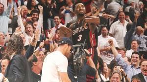 ?打破时空壁！NBA花絮图集：现役球星变装复刻名宿经典镜头