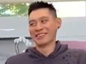 暴力男孩,林书豪输游戏后怒砸手柄
