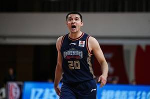同曦轰出25-8攻击波反超辽宁 期间西热砍8分3板5助