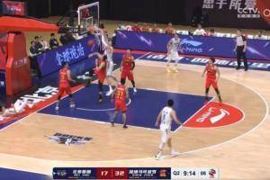 找回场子！刘晓宇上篮不中 李慕豪隔着沈梓捷完成补扣
