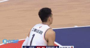 屡献暴扣!上海男篮小将李添荣15中12 砍下26分5板3助2断