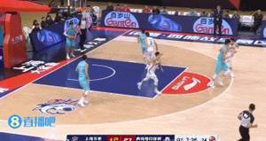 屡献暴扣!上海男篮小将李添荣15中12 砍下26分5板3助2断