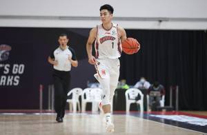 屡献暴扣!上海男篮小将李添荣15中12 砍下26分5板3助2断