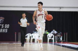 屡献暴扣!上海男篮小将李添荣15中12 砍下26分5板3助2断