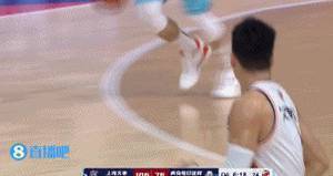 屡献暴扣!上海男篮小将李添荣15中12 砍下26分5板3助2断