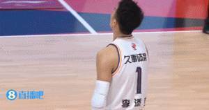 屡献暴扣!上海男篮小将李添荣15中12 砍下26分5板3助2断
