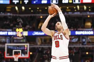 这就离谱！武切维奇7投1中连丢3空篮 阿德与其对位7中6