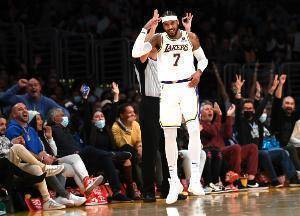 这瓜保熟!安东尼本赛季在斯台普斯的三分58中37 命中率63.3%