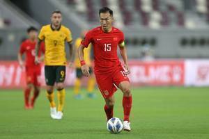 记者:国足剩下五轮全胜也难出线,已丢10球防守才是最重要问题