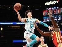 命中率不太行!三球18中5砍下15分10板12助 生涯第三次三双