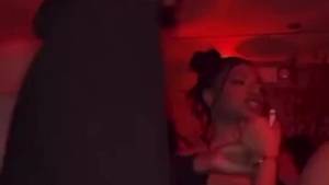 杜小帅给好兄弟经纪人克莱曼过生日 并陪女郎尬舞一段
