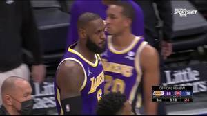 全场嘘声!詹姆斯生涯第2次被驱逐出场