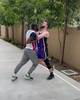 皮!白人模仿哥恶搞还原湖人活塞冲突