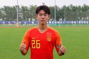 国青小将何小珂:不懂球的才会把梅西和c罗当作对手