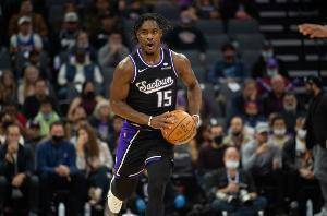 手感回暖!国王9号秀米切尔上半场4中4拿下13分 三分3中3