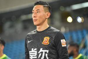 记者裴力:李霄鹏上任后,董春雨国脚生涯估计是暂时告一段落