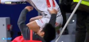 这是谁附体了?久保建英单刀绝杀马竞后滑跪庆祝失败