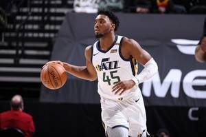 米切尔:球队今天展示出了纠错能力 博扬在小阵容中顶住了唐斯
