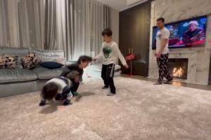 亲子时光！梅西连续&ldquo;戏耍&rdquo;三个儿子，马特奥飞铲弟弟西罗?