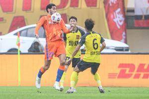 沪媒：泰山争冠有三大优势，领跑积分榜、五外援阵容、板凳深度