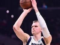 波尔津吉斯17投9中得到22分2板2助 正负值-21全场最低