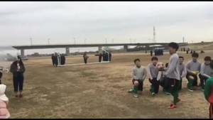 小男生表白:我喜欢你,我把球踢给你,你不躲,我们就交往吧
