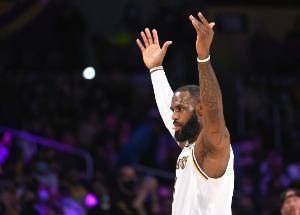 詹姆斯35岁后5次砍下30+三双 NBA历史其他人一共2次做到