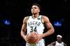 强!字母成为NBA历史新年大战第8位砍下三双的球员 现役第4位