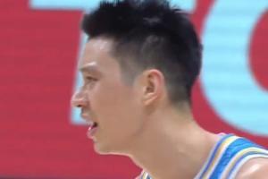 ?️你怎么看？林书豪防守姜宇星对抗后倒地 被闫军吹罚假摔