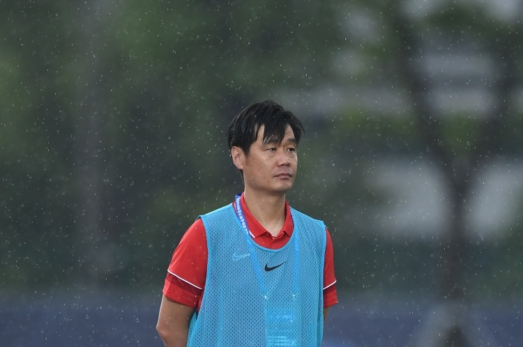 粤媒:李霄鹏一心想超越前任 但“牌面”令场面一如既往的被动