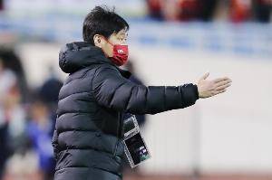 北青：李霄鹏团队暂无下课之虞，国足回国后将继续封闭训练