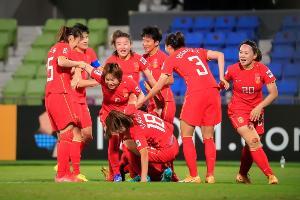 足球报:女足国脚年薪100-200万,也有年轻非主力女足拿几千月薪