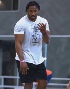 这身体!2017年NFL状元加雷特篮球场打野