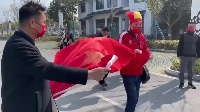 女足结束隔离后获赠宋锦国旗和43套宋锦服饰,服饰总价值将过百万