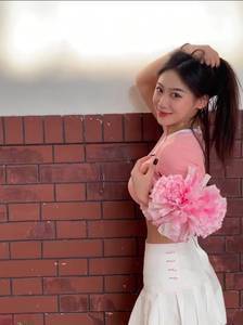 小姐姐晒视频:你们那缺拉拉队嘛?
